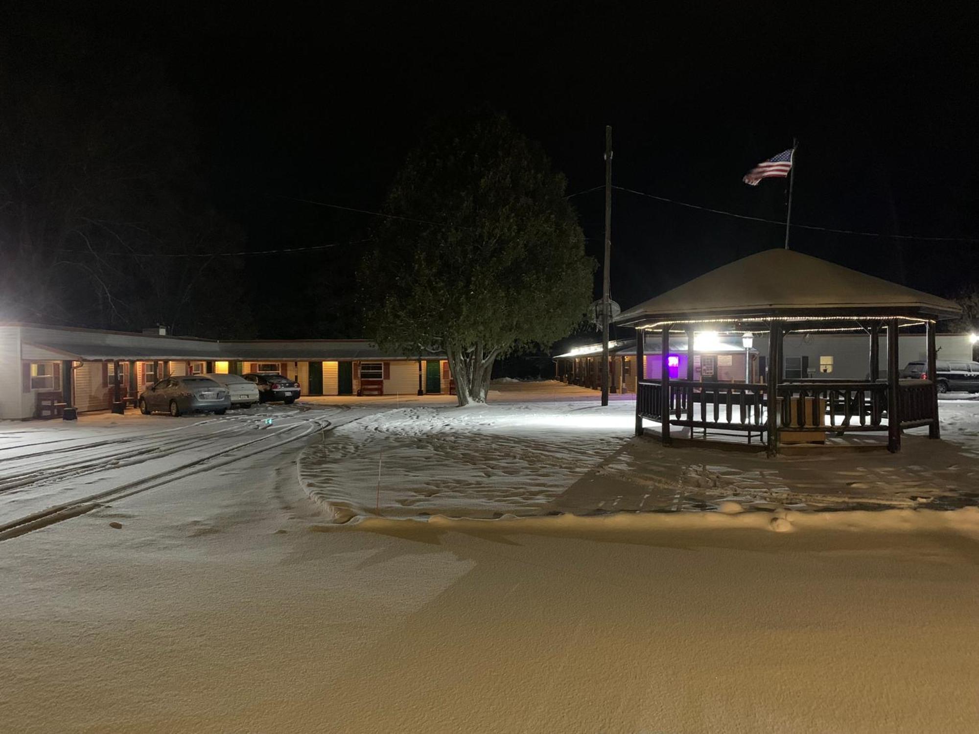 Tour Inn Motel Howard City Exterior foto