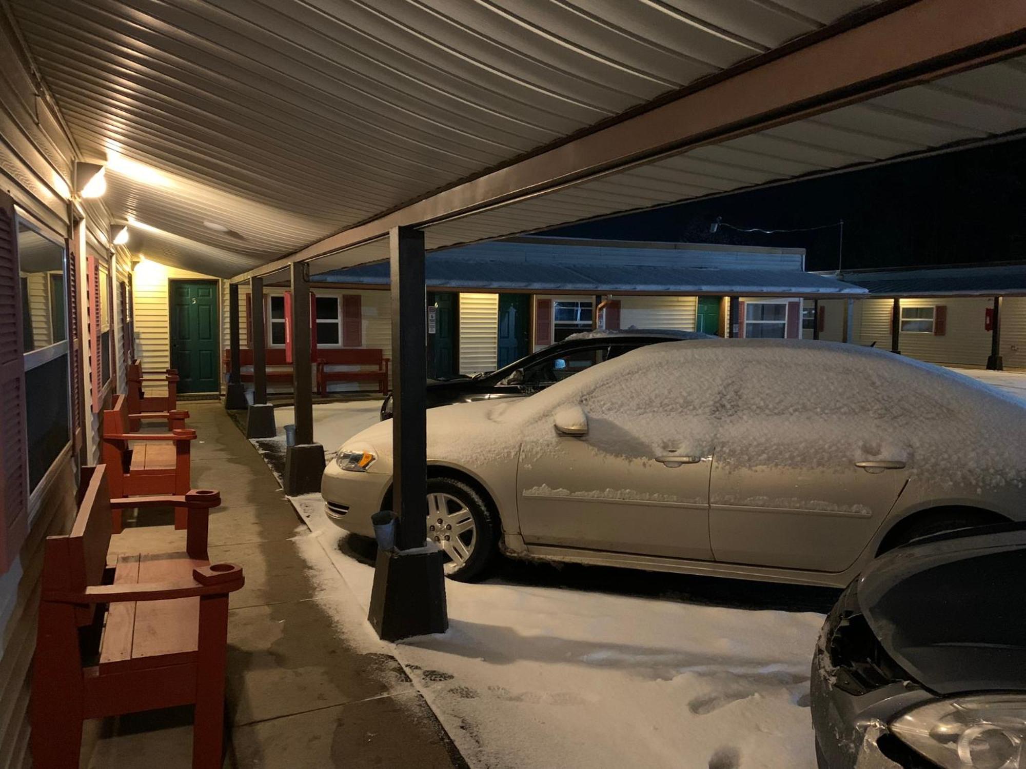 Tour Inn Motel Howard City Exterior foto